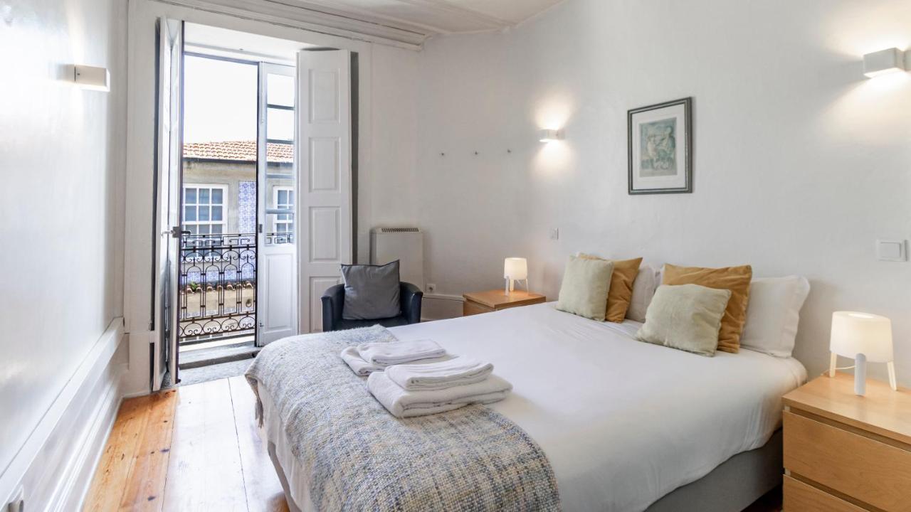 Apartamento 61 - Bright 2br W/ Balcony By Lovelystay